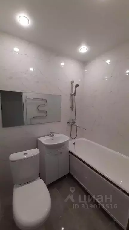 2-к кв. Чувашия, Чебоксары ул. Энтузиастов, 5к2 (42.1 м) - Фото 1