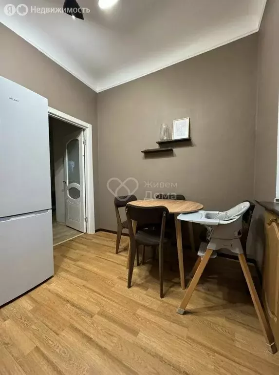 3-комнатная квартира: Волгоград, улица Салтыкова-Щедрина, 26 (76.3 м) - Фото 1