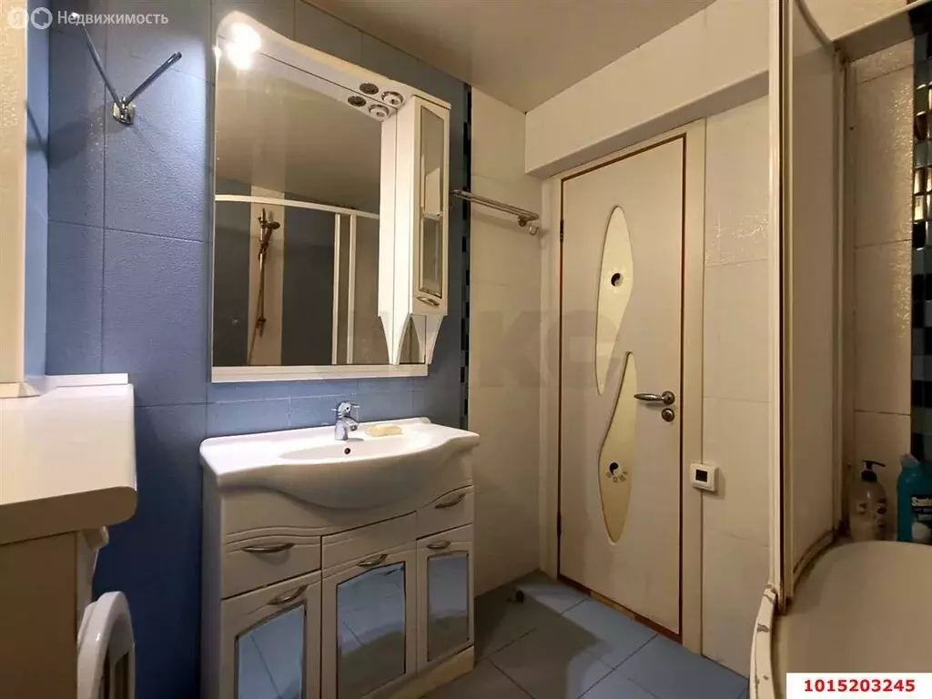 4-комнатная квартира: Краснодар, улица Гидростроителей, 32 (75 м) - Фото 0