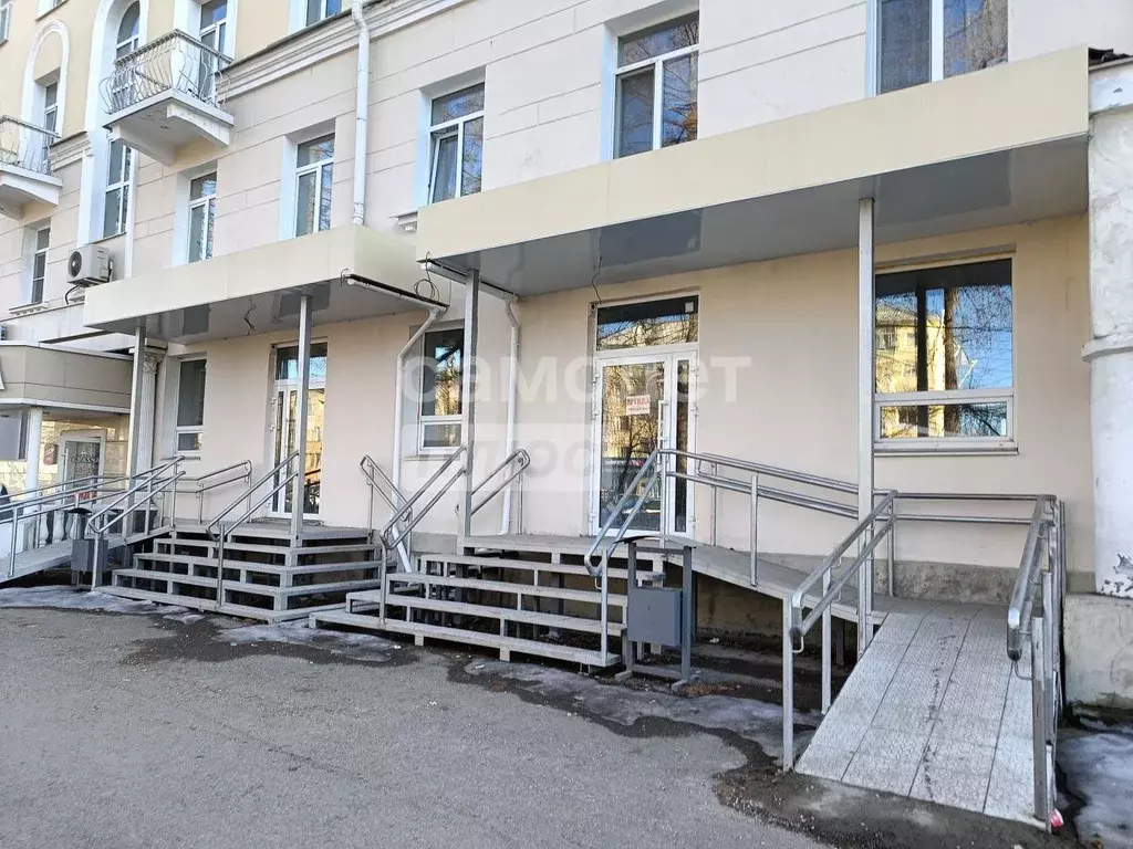 Помещение свободного назначения в Свердловская область, Серов ул. ... - Фото 1