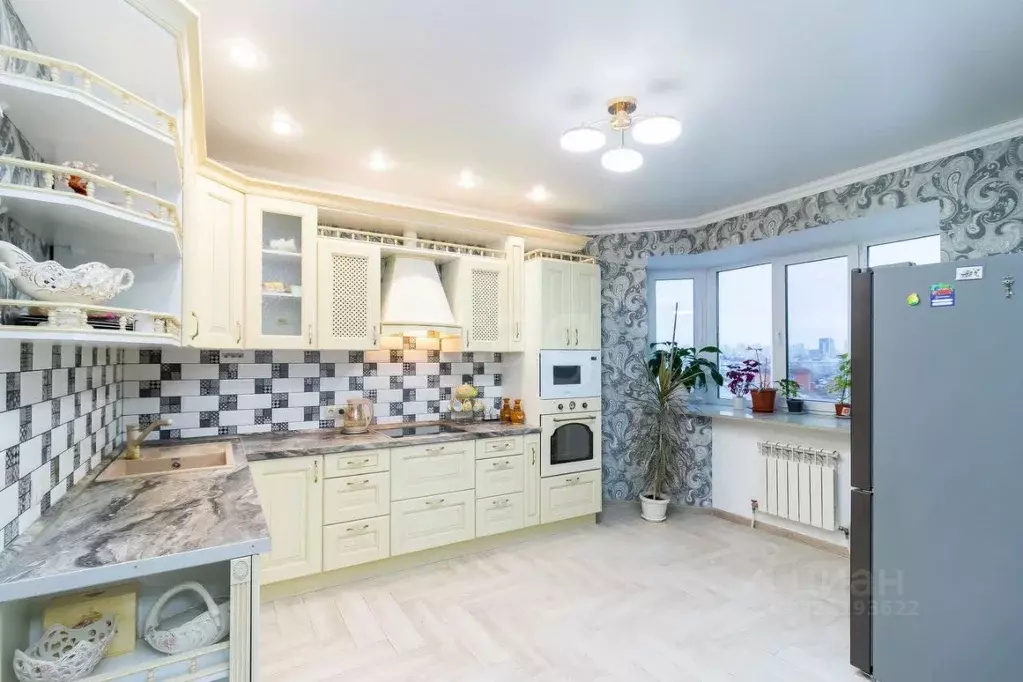 2-к кв. Тюменская область, Тюмень ул. Мельникайте, 144А (80.0 м) - Фото 1