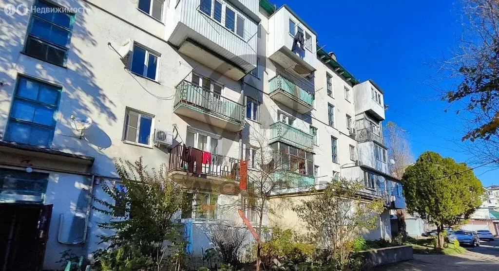 3-комнатная квартира: посёлок городского типа Новомихайловский, улица ... - Фото 1