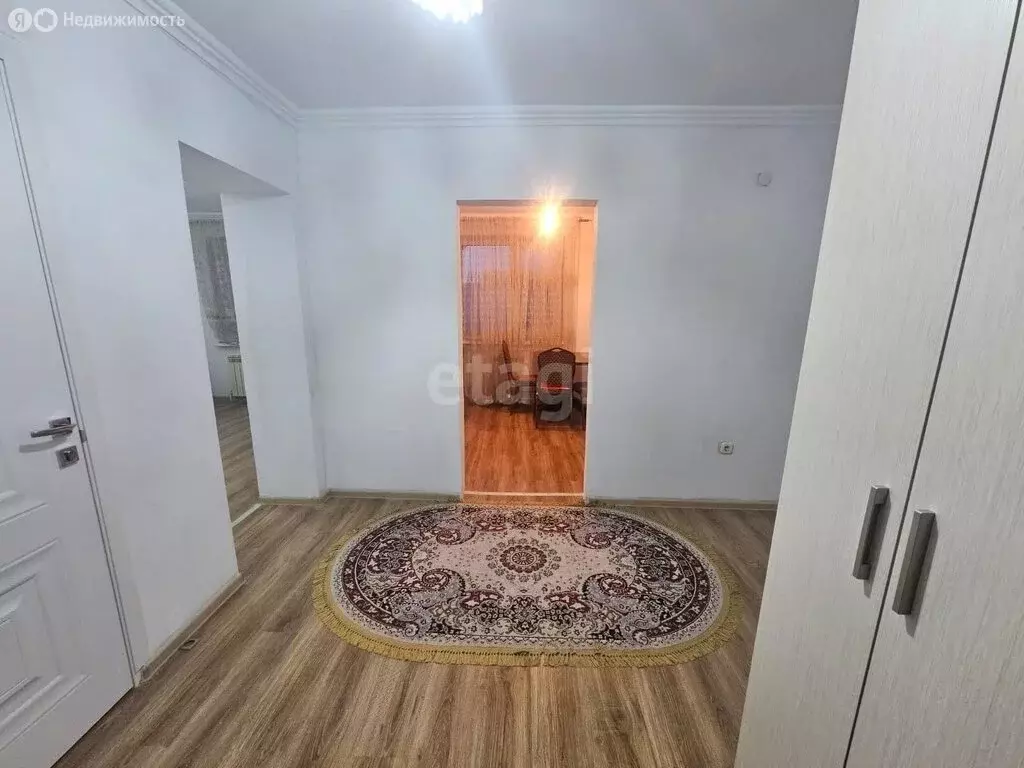 2-комнатная квартира: Карабулак, 3-я линия, 19 (62 м) - Фото 0