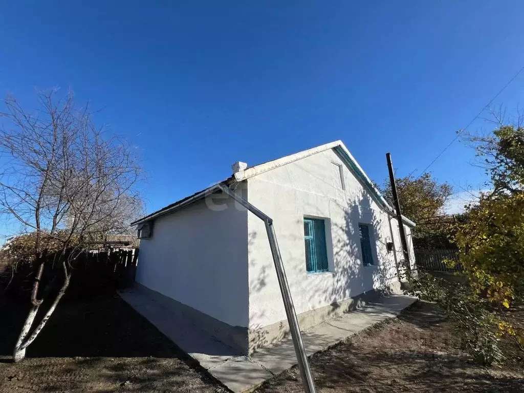 Дом в Крым, Сакский район, с. Зерновое ул. Юбилейная (50 м) - Фото 2