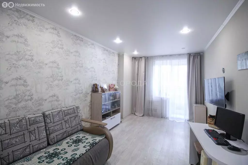 3-комнатная квартира: Барнаул, улица Антона Петрова, 235Б (70 м) - Фото 1