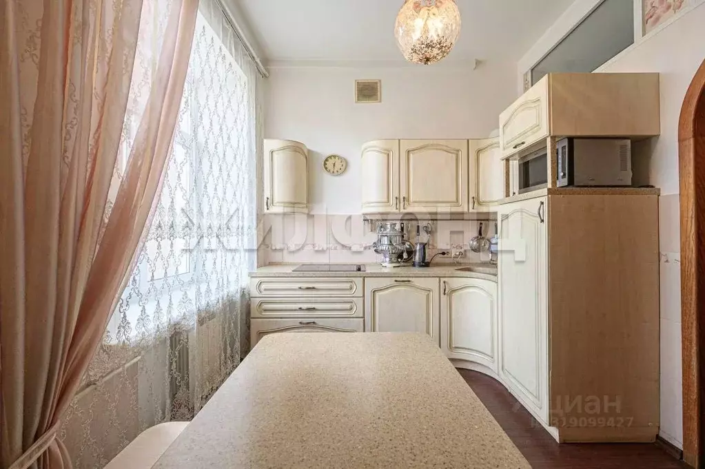3-к кв. Новосибирская область, Новосибирск Красный просп., 62 (71.8 м) - Фото 0
