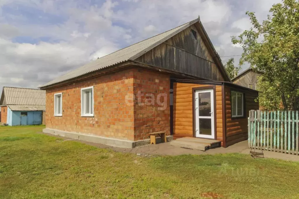 Дом в Омская область, Азовский Немецкий Национальный район, д. Круч ... - Фото 0