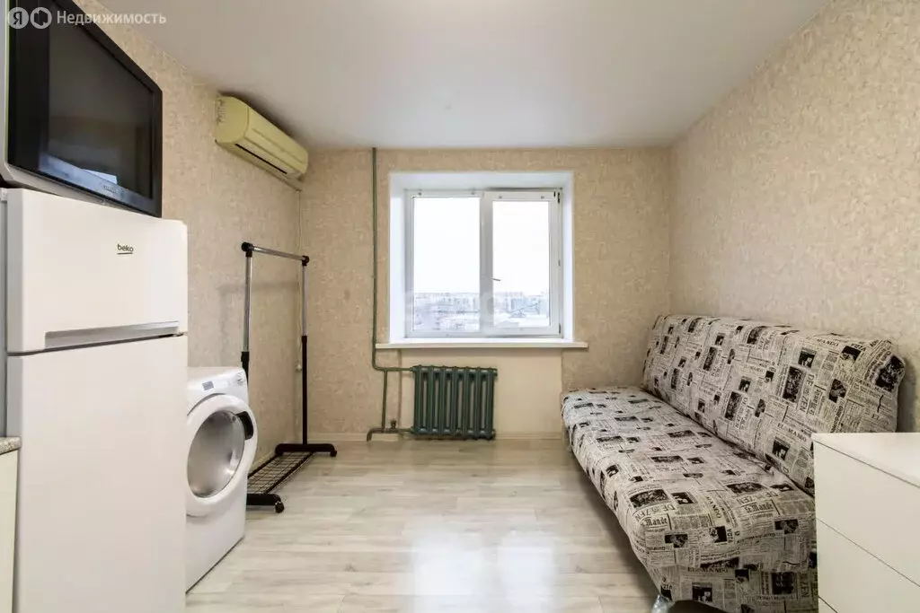1-комнатная квартира: Тюмень, улица Республики, 214 (13 м) - Фото 0