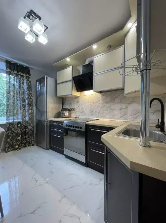 2-к. квартира, 45 м, 6/9 эт. - Фото 0