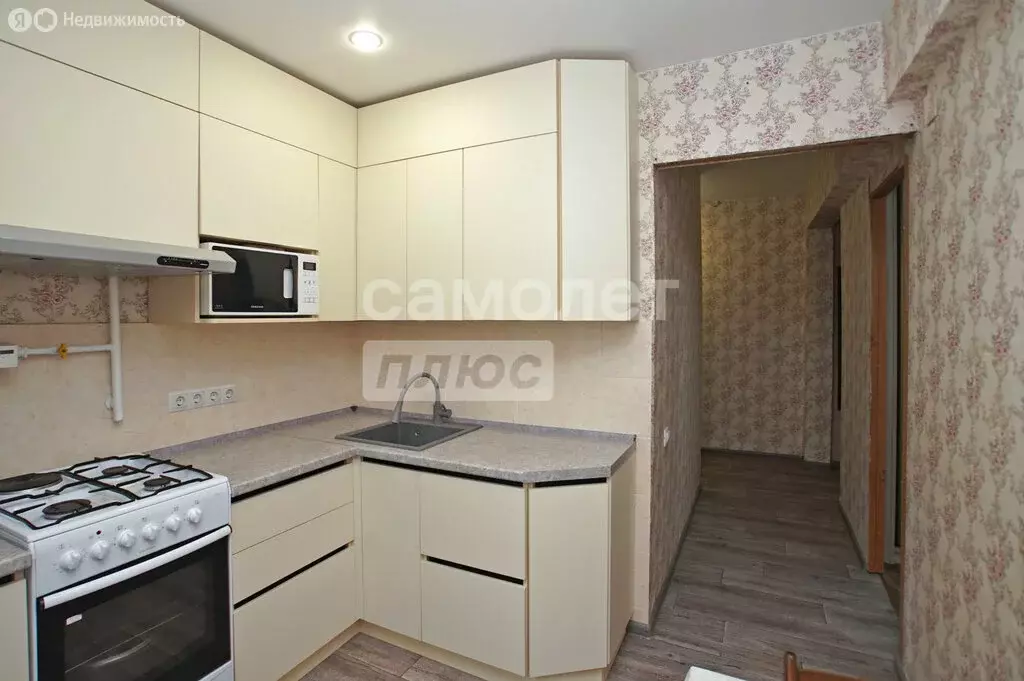 3-комнатная квартира: Омск, микрорайон Городок Нефтяников, улица ... - Фото 1