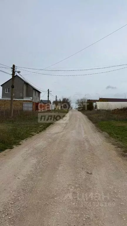 Участок в Крым, Симферопольский район, Гвардейское пгт ул. ... - Фото 2