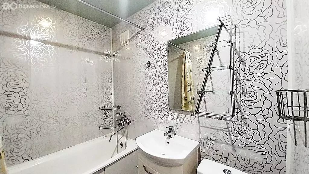 Квартира-студия: Екатеринбург, жилой район Уралмаш, Донбасская улица, ... - Фото 1