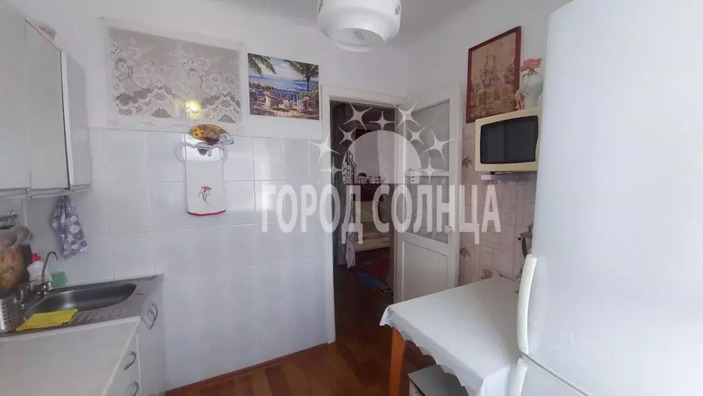 2-к кв. Омская область, Омск ул. Всеволода Иванова, 8 (42.0 м) - Фото 2