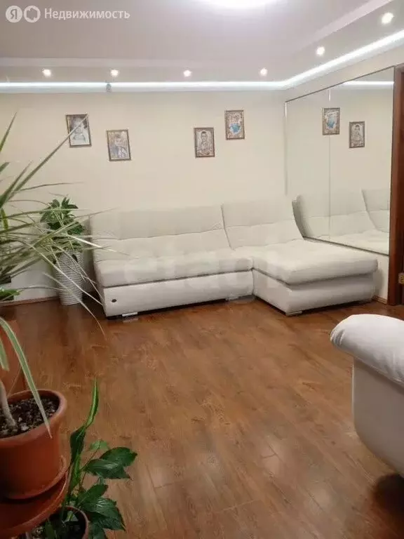 3-комнатная квартира: Челябинск, улица Комарова, 110 (66 м) - Фото 1