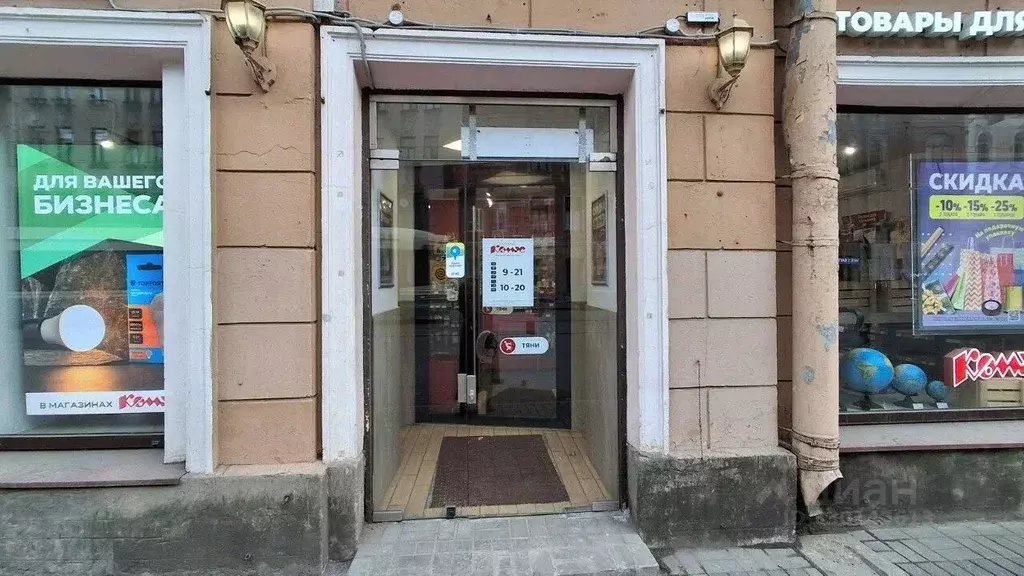 Торговая площадь в Санкт-Петербург просп. Средний Васильевского ... - Фото 1