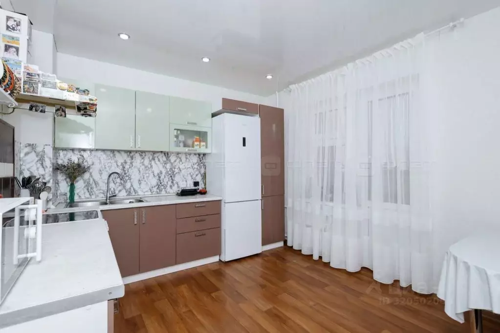 2-к кв. Татарстан, Казань просп. Победы, 100 (71.0 м) - Фото 0