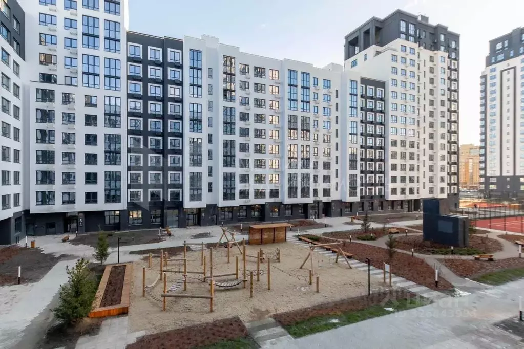 2-к кв. Тюменская область, Тюмень ул. Разведчика Кузнецова, 16 (82.7 ... - Фото 1