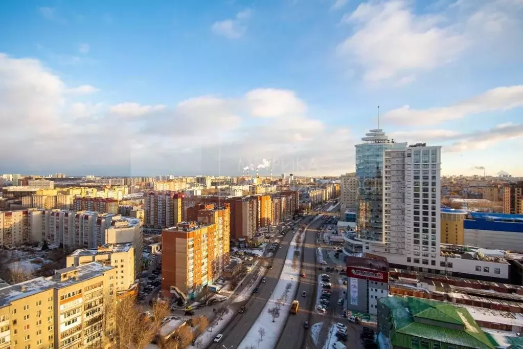 2-к кв. Тюменская область, Тюмень ул. 50 лет Октября, 4 (90.6 м) - Фото 1