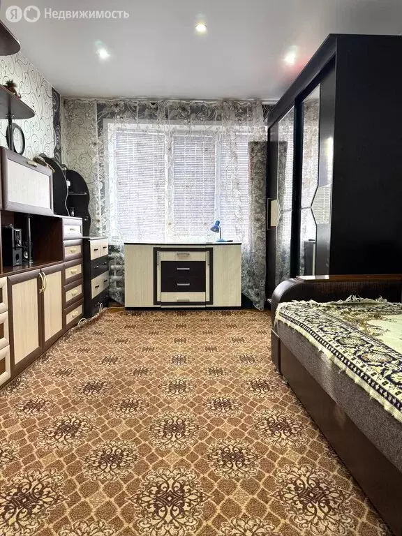 3-комнатная квартира: Саяногорск, микрорайон Заводской, 35 (61.7 м) - Фото 1