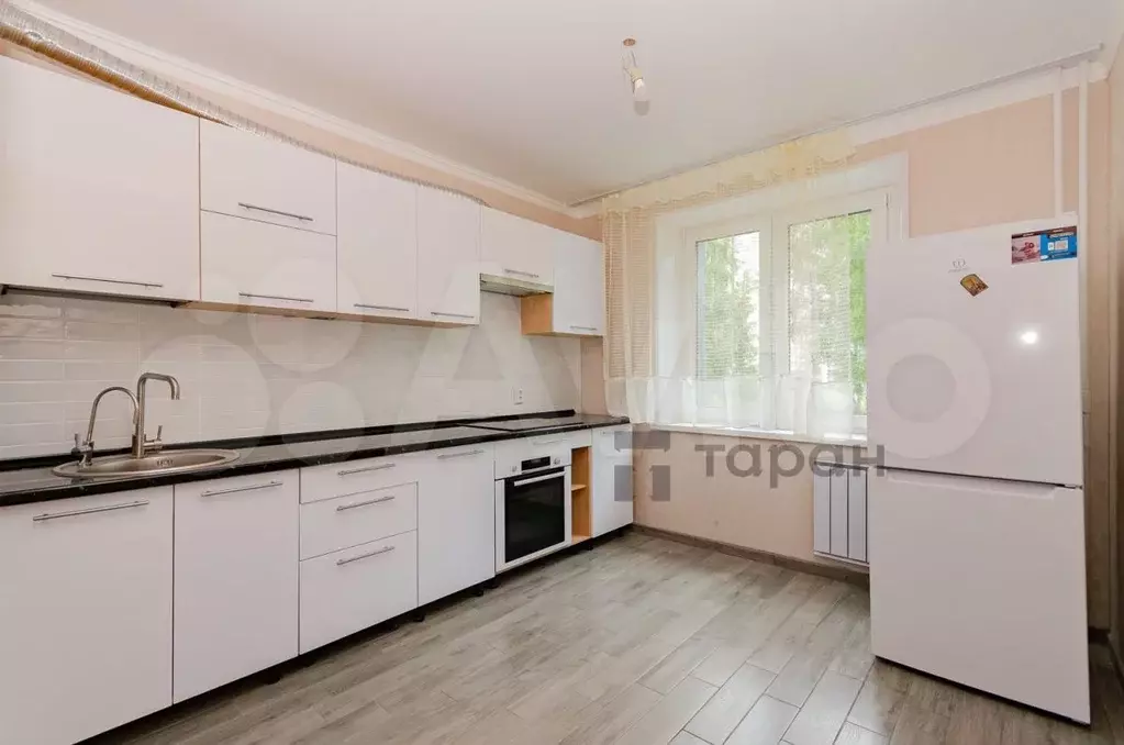 2-к. квартира, 60 м, 1/10 эт. - Фото 0