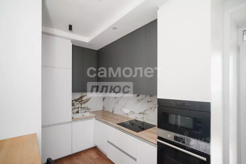 3-к кв. Омская область, Омск просп. Комарова, 11/4 (70.0 м) - Фото 1