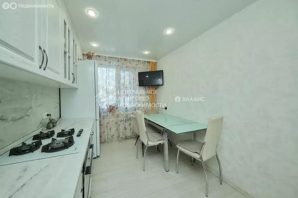 3-комнатная квартира: Рязань, улица Бирюзова, 24к2 (64.9 м) - Фото 2