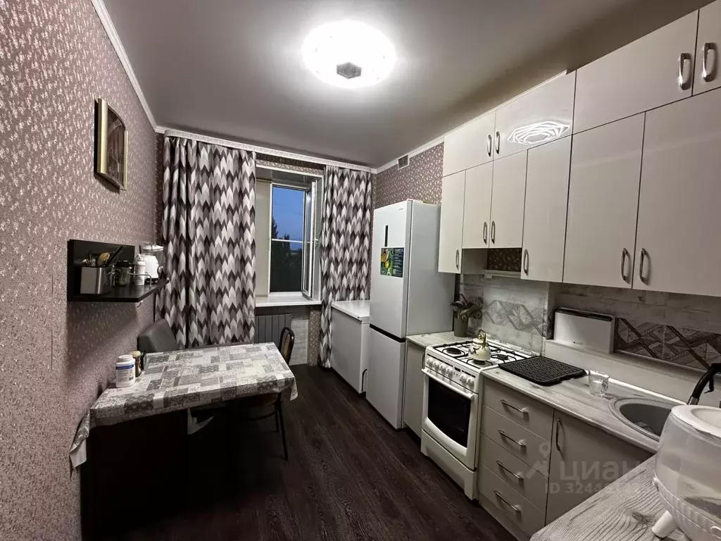 2-к кв. Оренбургская область, Новотроицк Библиотечная ул., 1 (57.0 м) - Фото 0