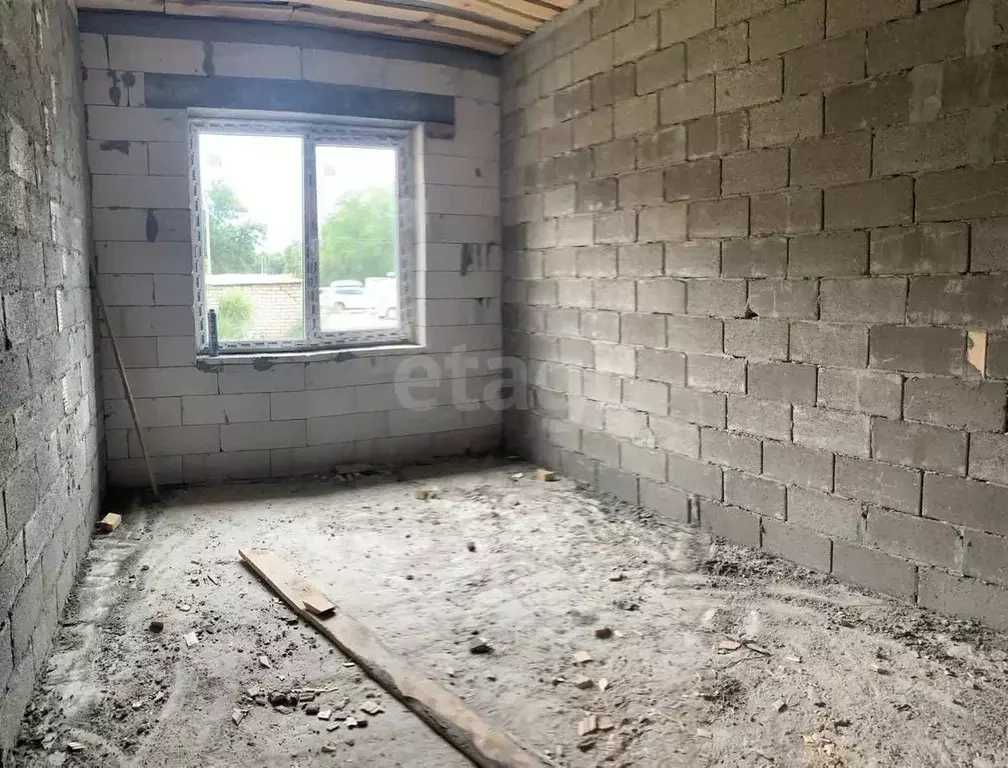 Дом в Калмыкия, Элиста ул. Номинханова, 15 (150 м) - Фото 1