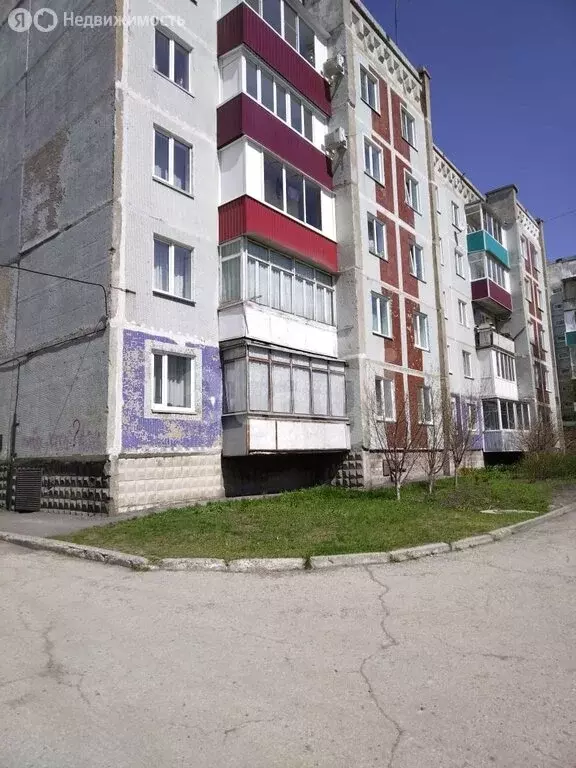 3-комнатная квартира: Прокопьевск, улица Есенина, 104 (61.5 м) - Фото 0