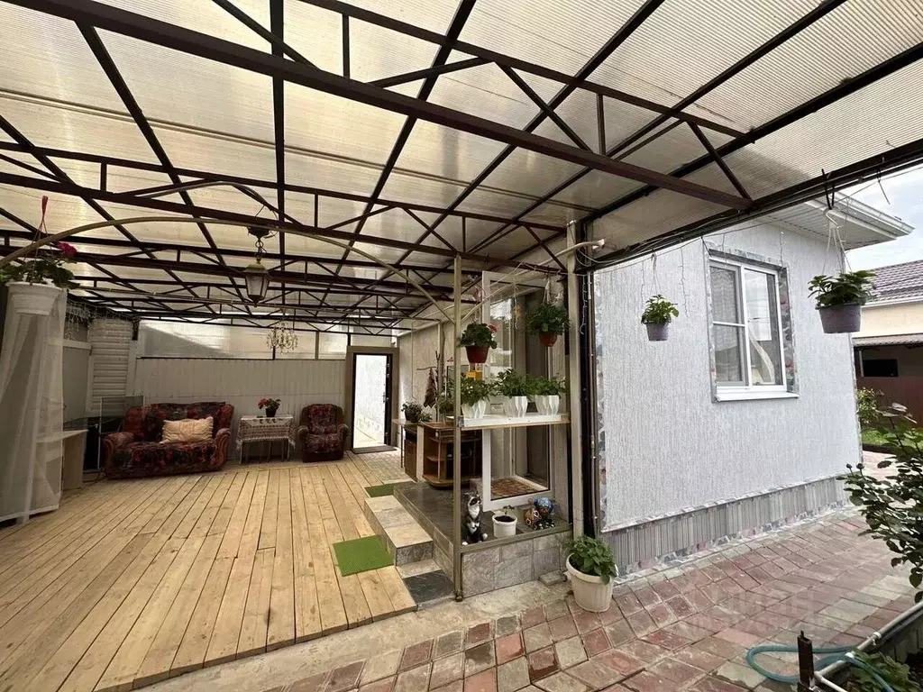 Дом в Краснодарский край, Динской район, Новотитаровская ст-ца ... - Фото 1