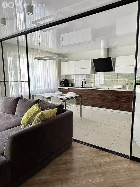 3-комнатная квартира: Тюмень, улица Ю.-Р.Г. Эрвье, 28к2 (88.6 м) - Фото 1