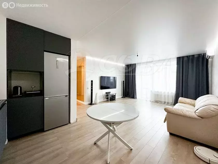 2-комнатная квартира: Тюмень, улица Николая Фёдорова, 30 (79 м) - Фото 1