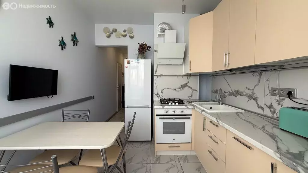 1-комнатная квартира: Алушта, улица 60 лет СССР, 29 (38 м) - Фото 2