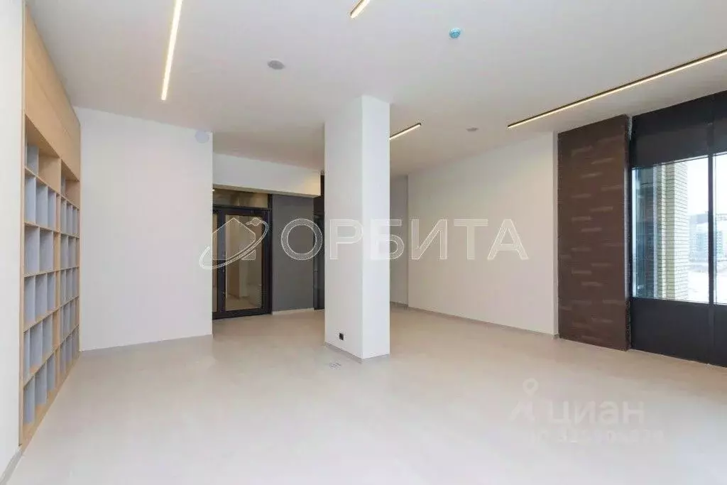 2-к кв. Тюменская область, Тюмень ул. Тимофея Чаркова, 93 (57.6 м) - Фото 1