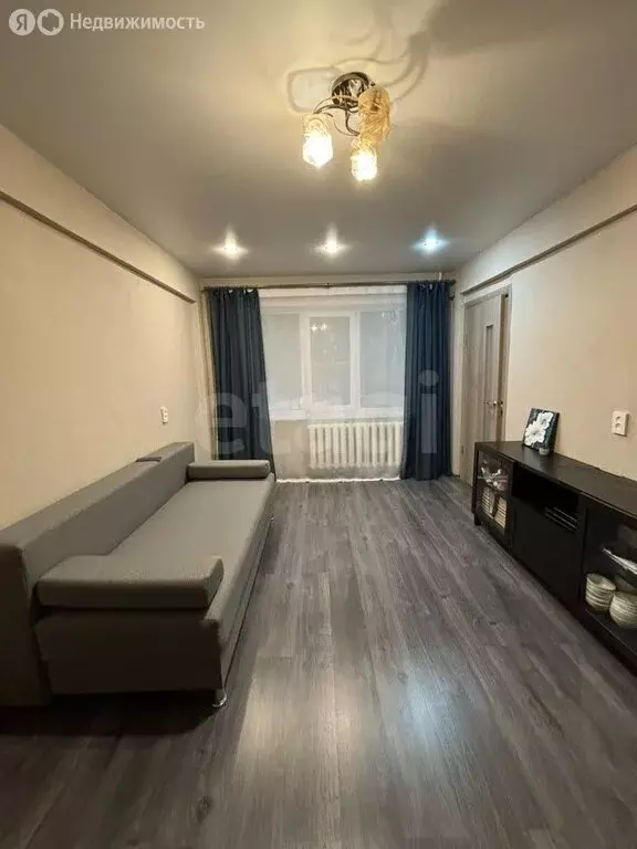 3-комнатная квартира: Омск, улица Ватутина, 2 (49.7 м) - Фото 1