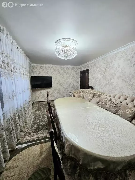 4-комнатная квартира: Махачкала, улица Комарова, 1 (98 м) - Фото 1