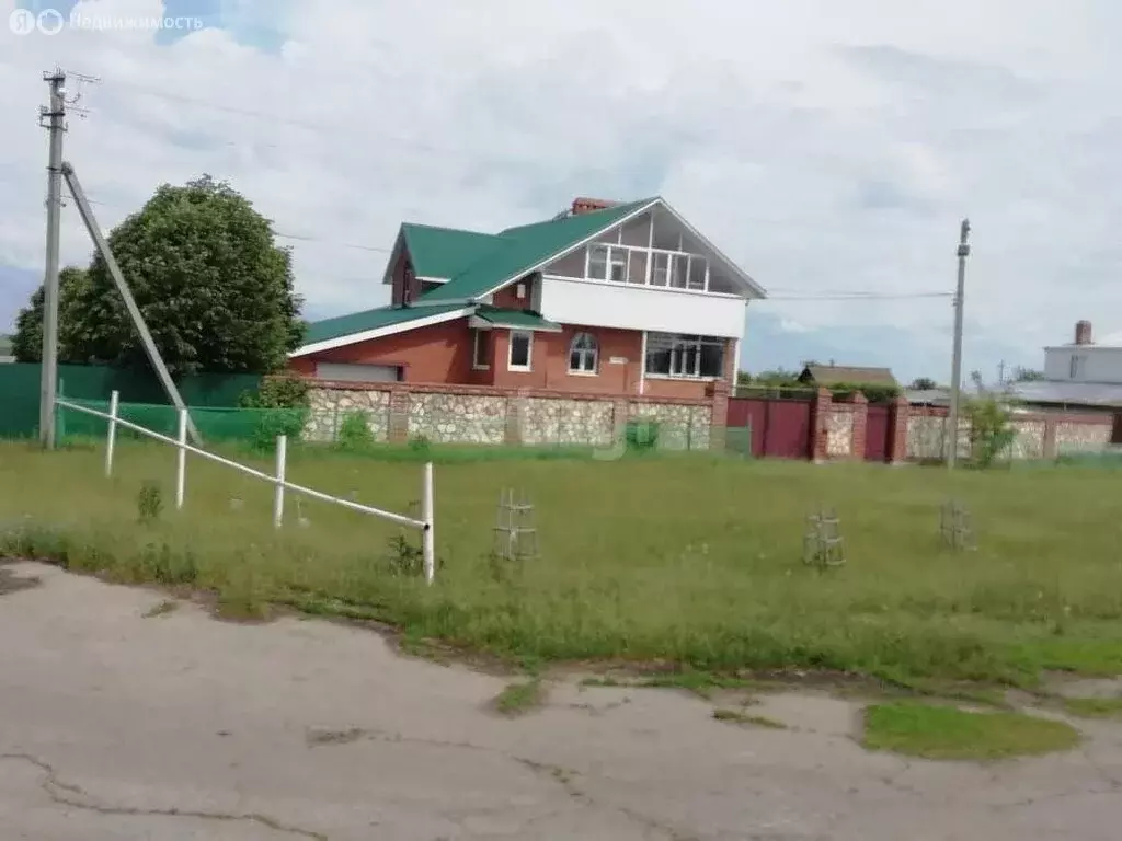 Дом в село Чувашский Сускан, Советская улица (230 м) - Фото 1