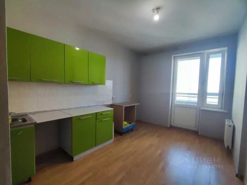 3-к кв. Свердловская область, Екатеринбург ул. Краснолесья, 135 (82.0 ... - Фото 1