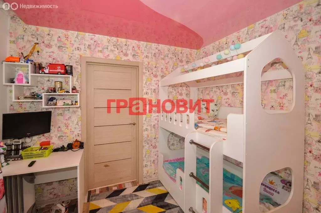 4-комнатная квартира: Новосибирск, улица Петухова, 114 (61.2 м) - Фото 1