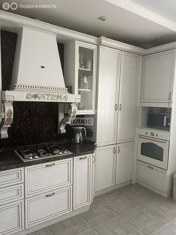 3-комнатная квартира: Астрахань, улица Ноздрина, 60 (90.9 м) - Фото 1