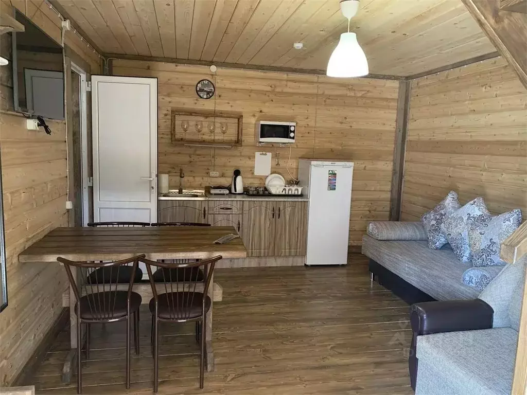 Дом в Алтай, Чемальский район, Узнезинское с/пос, с. Узнезя ул. ... - Фото 1