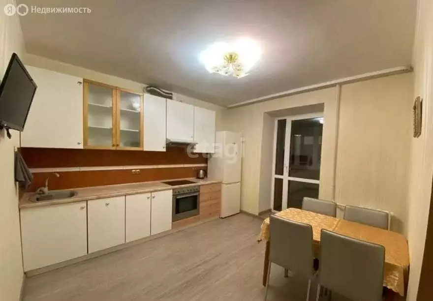 2-комнатная квартира: Тюмень, улица Челюскинцев, 28 (80 м) - Фото 0