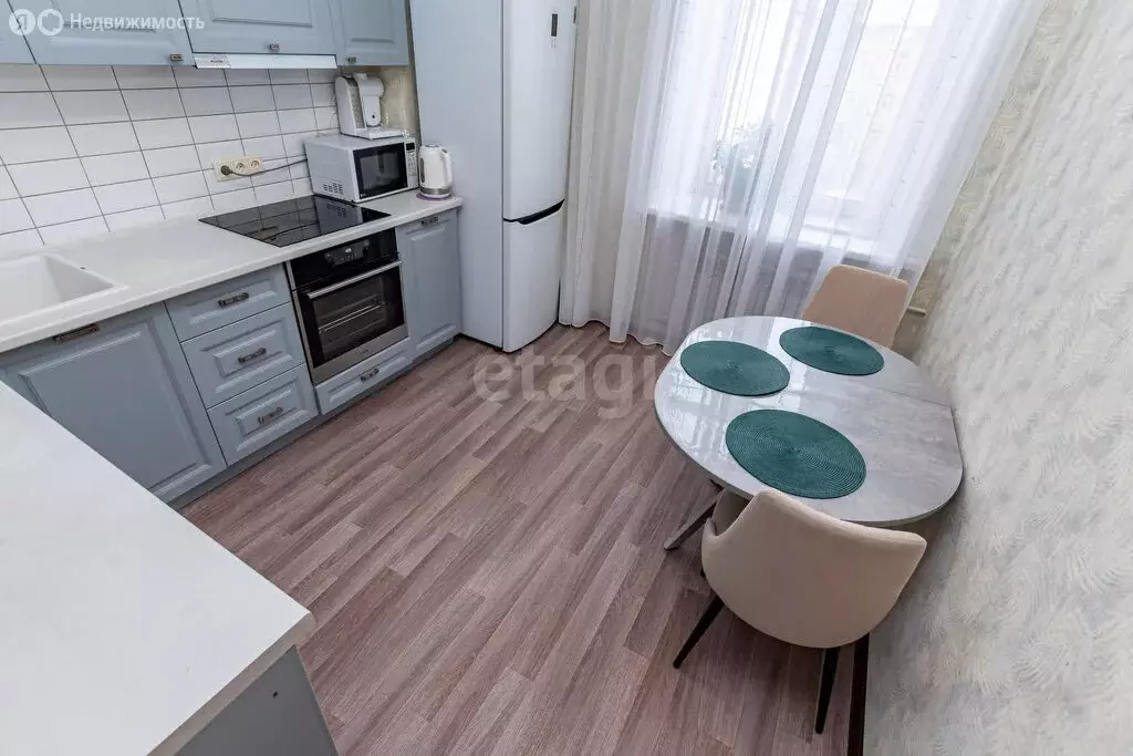 2-комнатная квартира: Барнаул, проспект Ленина, 58 (56 м) - Фото 1