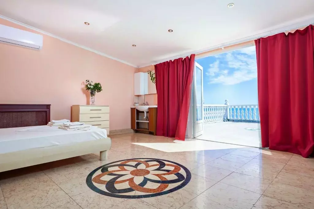Дом в Краснодарский край, Сочи Новороссийское ш., 27 (400 м) - Фото 1