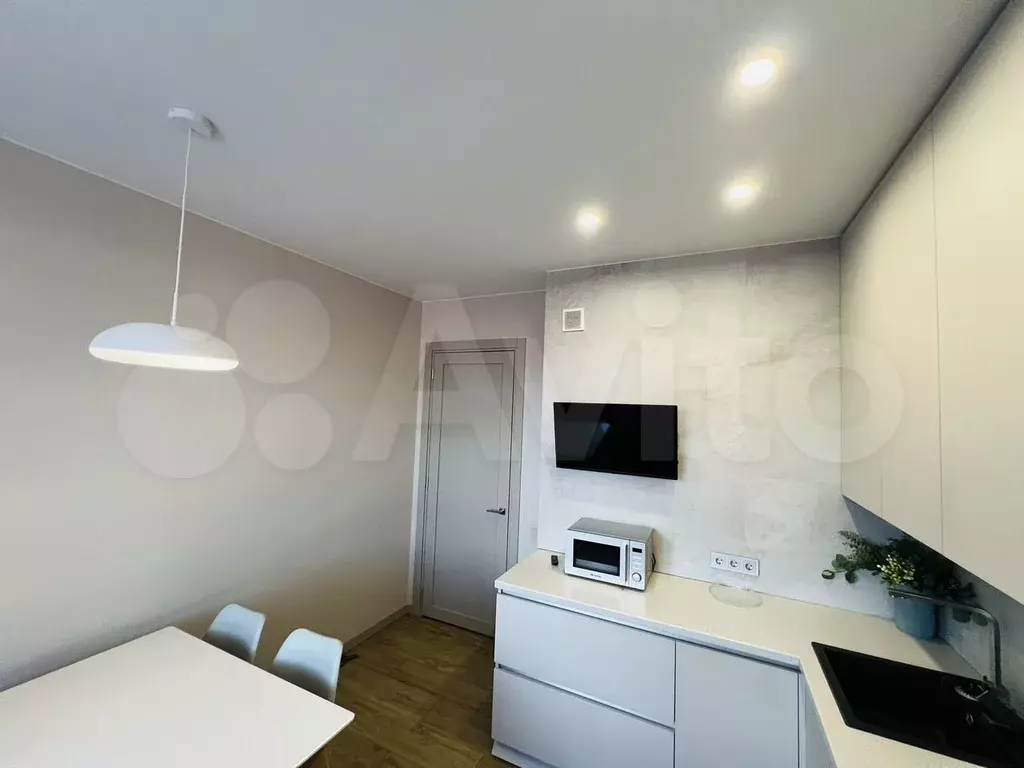 2-к. квартира, 70 м, 1/10 эт. - Фото 1