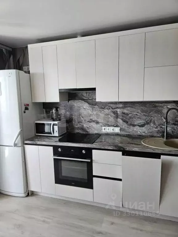 2-к кв. Тюменская область, Тобольск 10-й мкр, 86 (68.0 м) - Фото 1