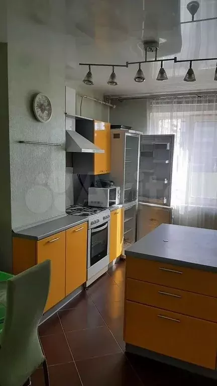2-к. квартира, 65 м, 1/9 эт. - Фото 0