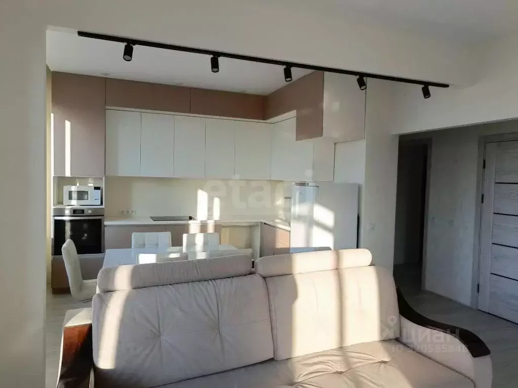 4-к кв. Удмуртия, Ижевск ул. Имени В.С. Тарасова, 2 (94.0 м) - Фото 0