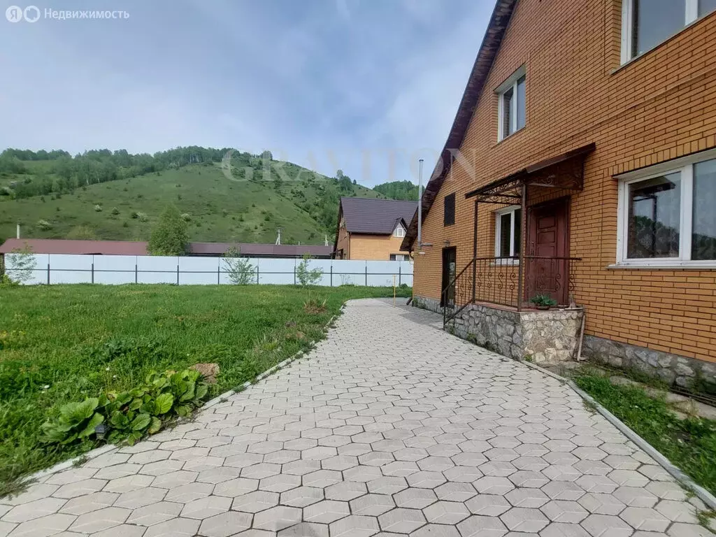 Дом в Горно-Алтайск, улица Василия Плакаса (120 м) - Фото 0