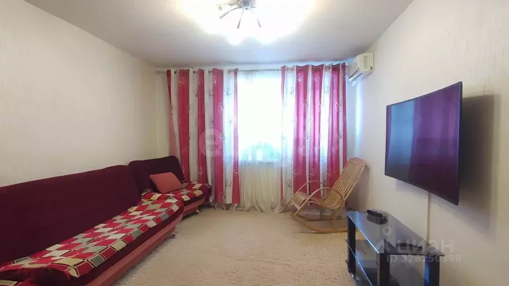 3-к кв. Саратовская область, Энгельс ул. Тельмана, 6 (64.4 м) - Фото 0